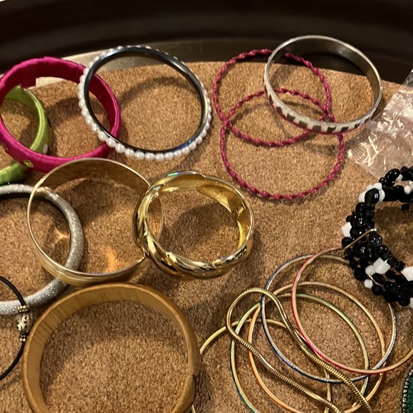 Big 61 piece lot of ladies/girls assorted estate sale jewelry, necklaces, watch+ - Picture 6 of 16
